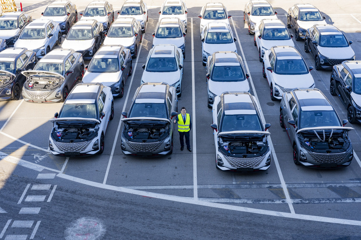 Los primeros 700 coches de OMODA y JAECOO llegan puntuales a España.